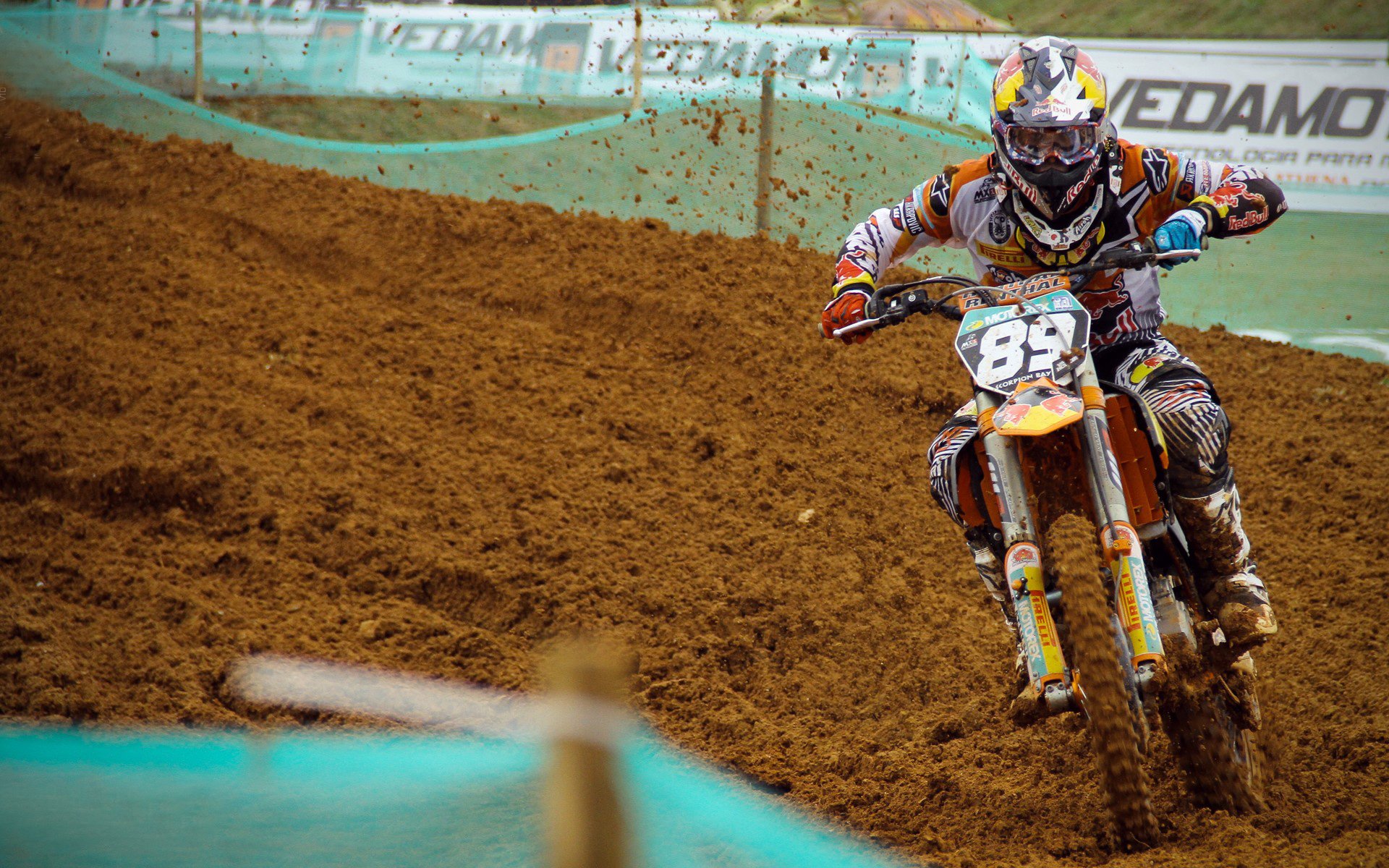 罚则细节：裁判如何维持比赛公正？，裁判被罚出场